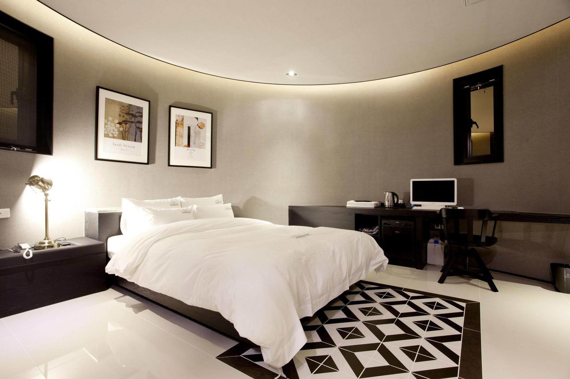 Hotel Londoner Gimhae Экстерьер фото